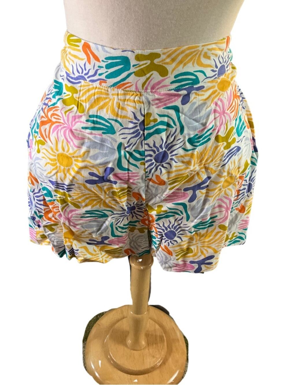 PrettyLittleThing Multicolor Abstract Petite Printed Mini Shorts NWT Size 2 XS